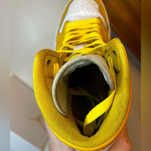 Nike Air Jordan 1 Mid White University Gold Yellow Size Women’s 8.5 New Laces - Picture 14 of 16